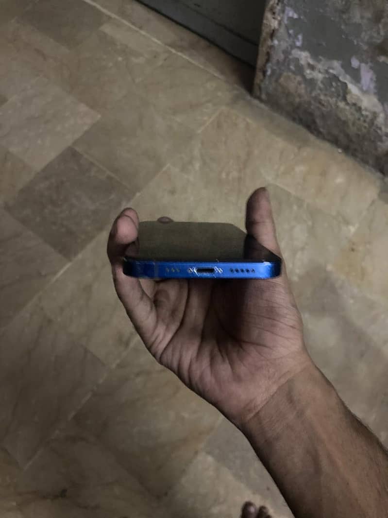 Apple iPhone 12 3