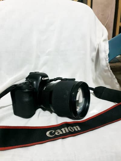 Canon 6d Mark 2 with 85mm 1.4 03008006575