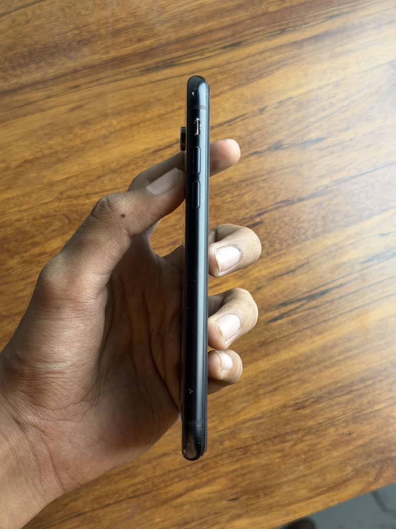 Apple iPhone XR 4