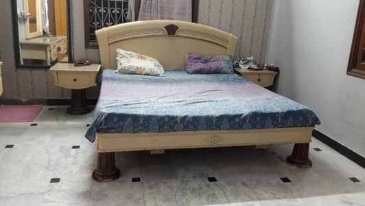 king size bed with dressing table