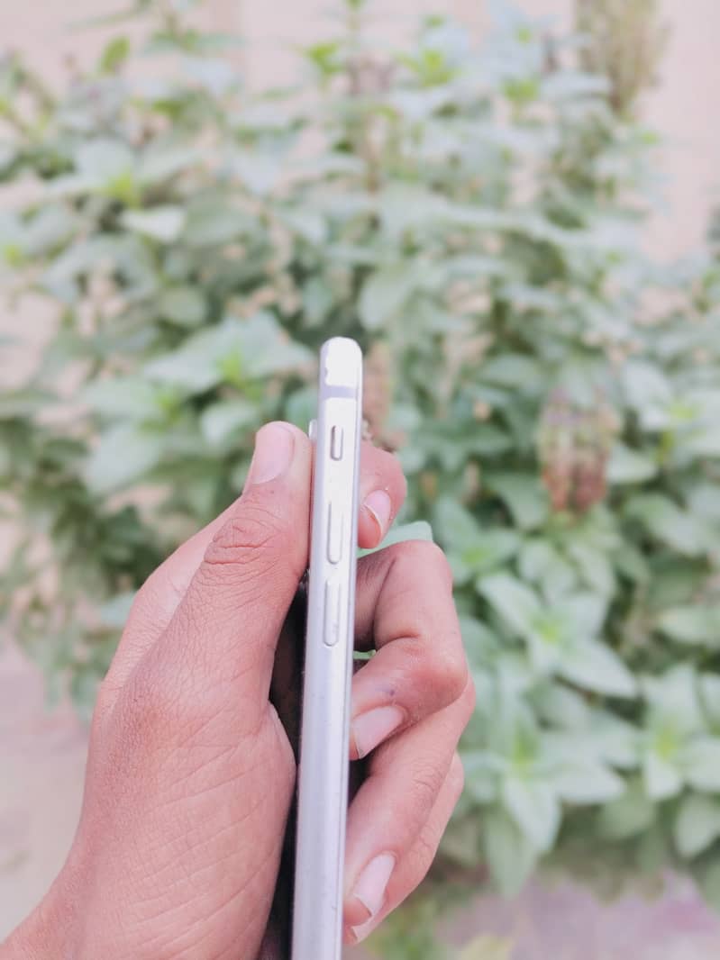 Apple iPhone 7 2