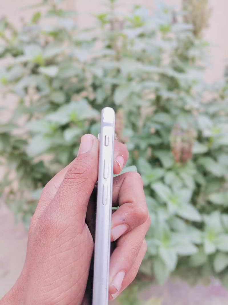 Apple iPhone 7 3