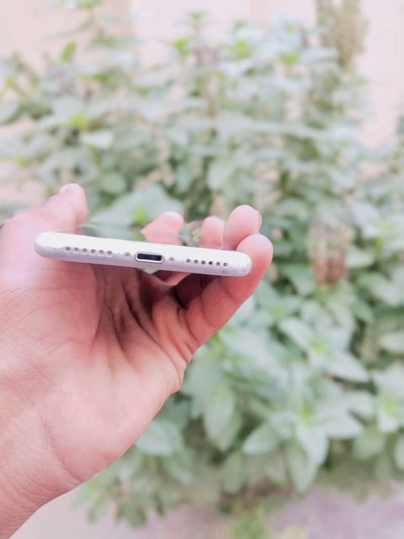 Apple iPhone 7 4