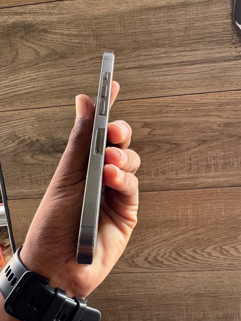 Apple iPhone 13 Pro 2