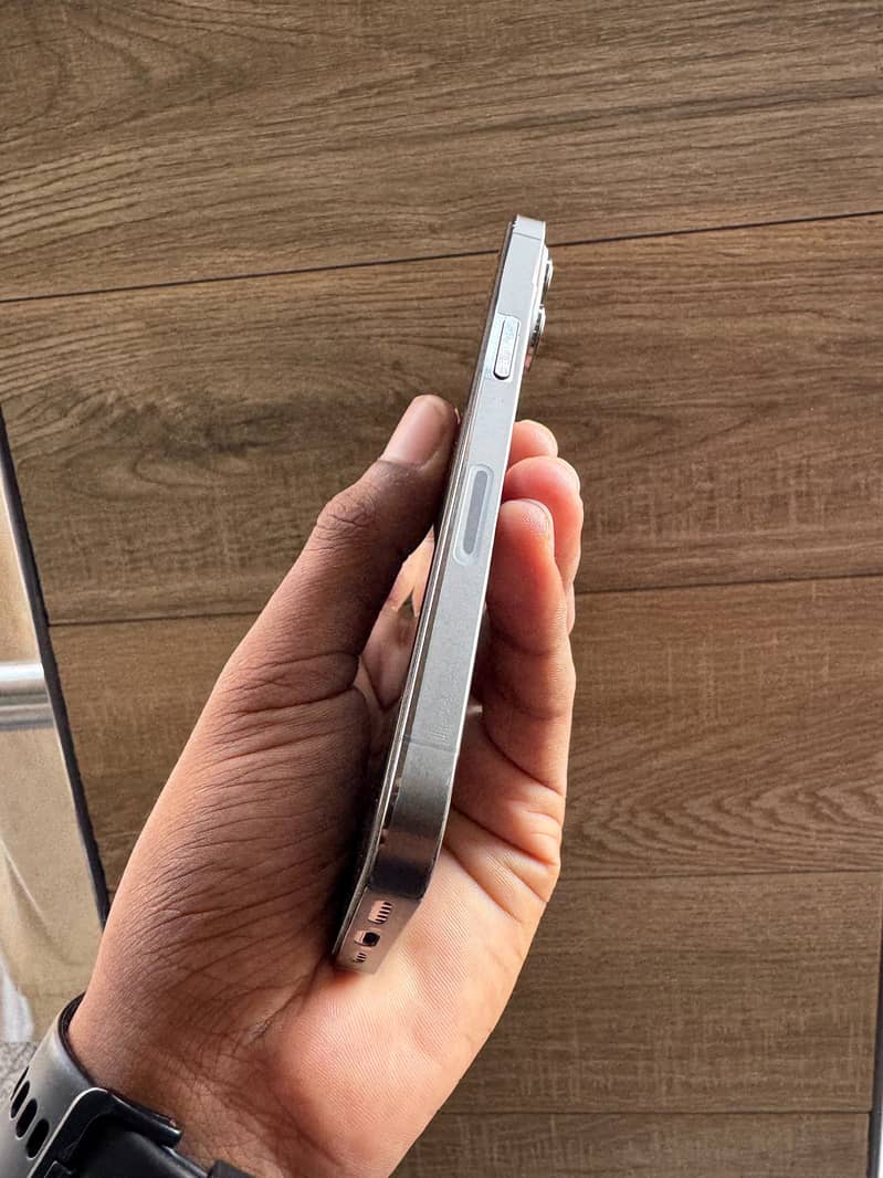Apple iPhone 13 Pro 4