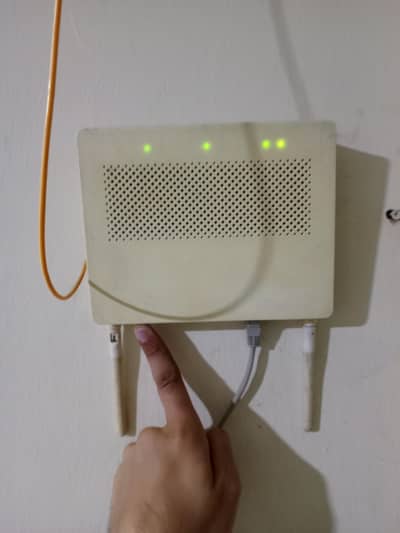 Huawei Router GPon HG8546M good working condition  with charger