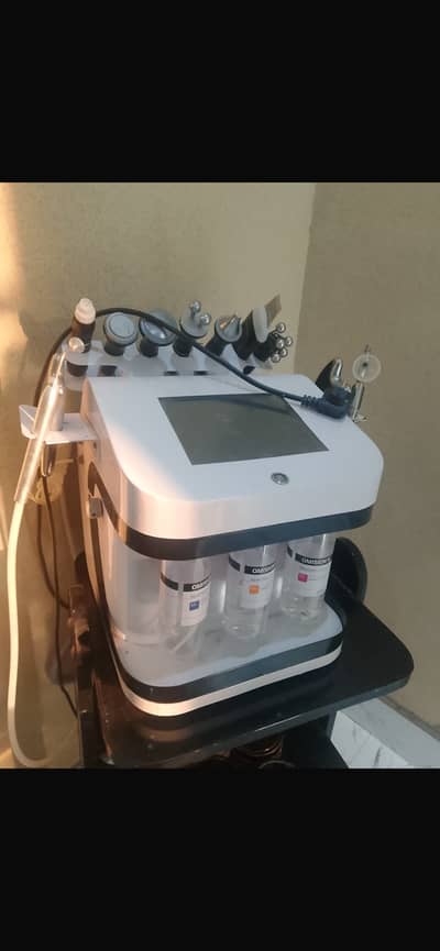 Hydra facial in good condition
