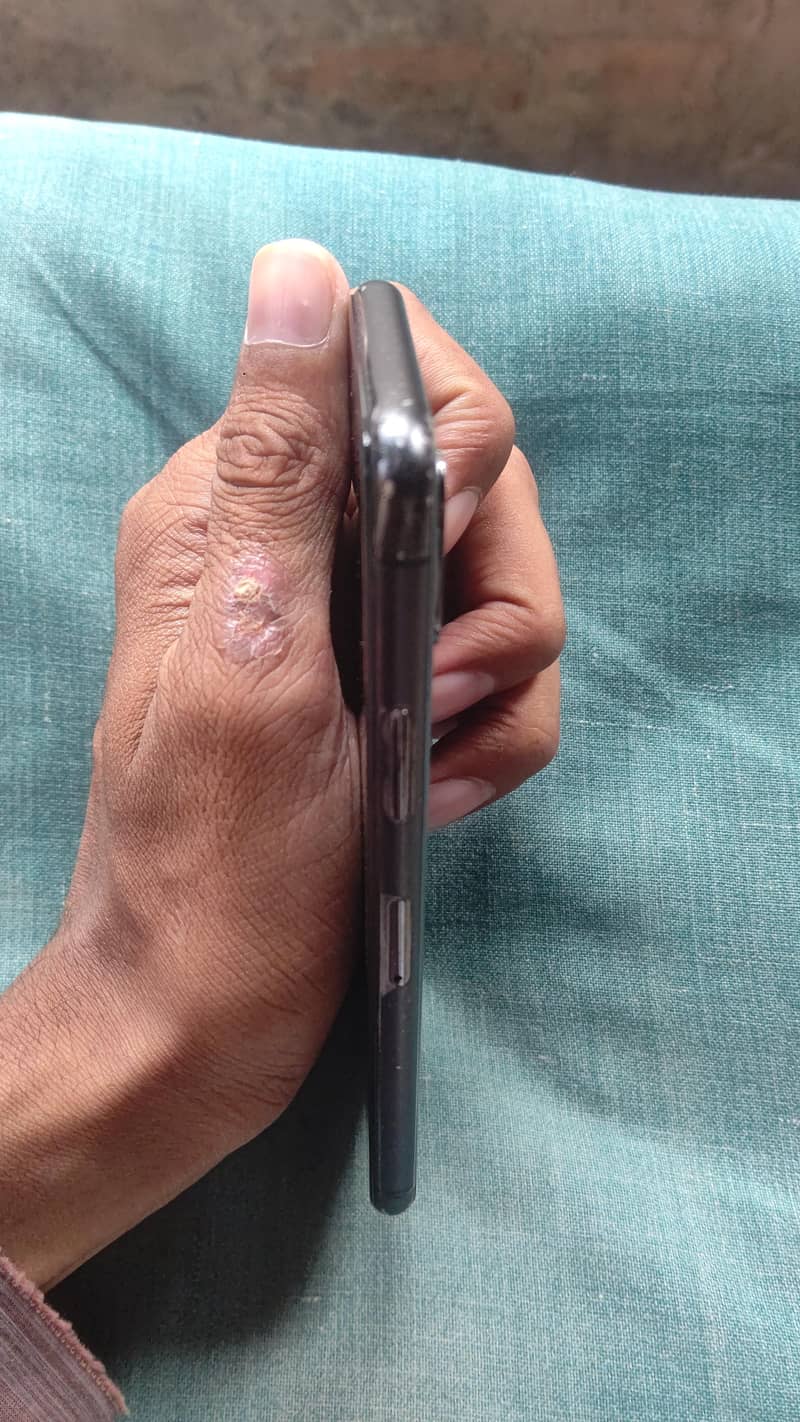 Apple iPhone X 3