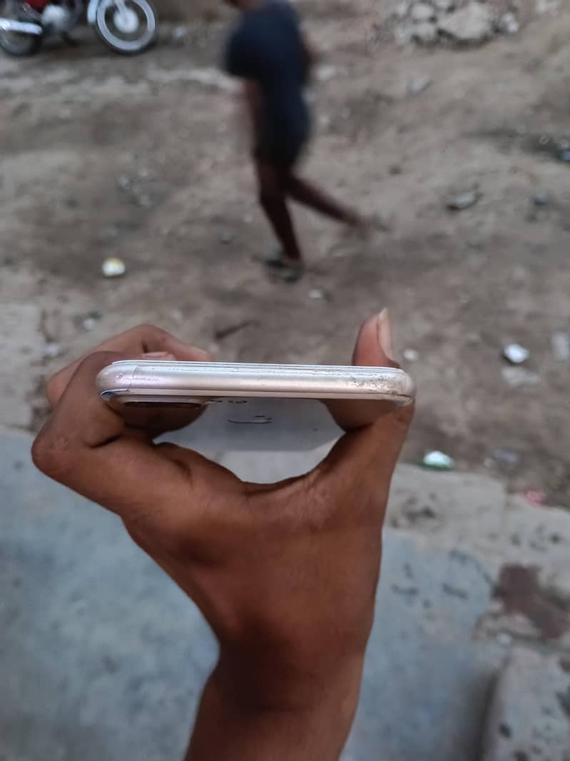 Apple iPhone 7 Plus 3