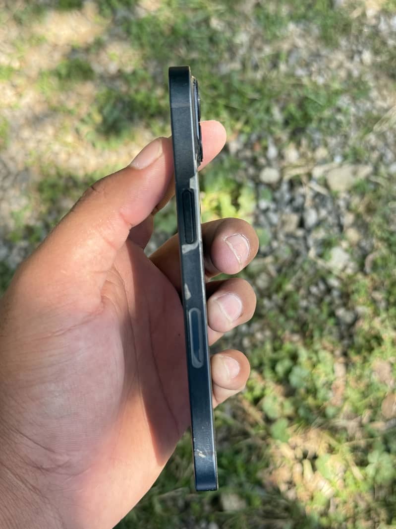 Apple iPhone 13 2