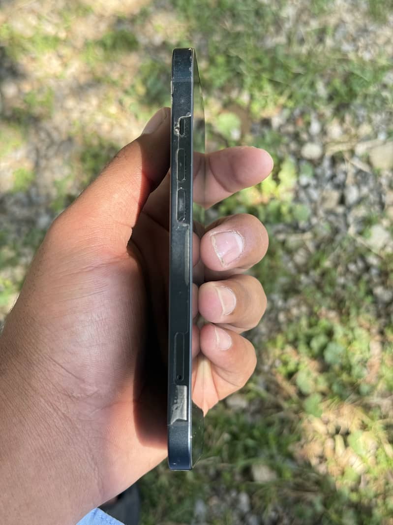 Apple iPhone 13 6
