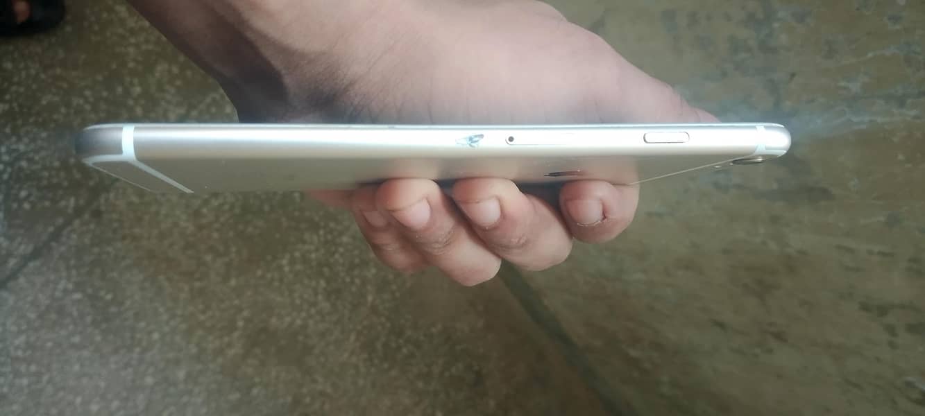 Apple iPhone 6 Plus 2