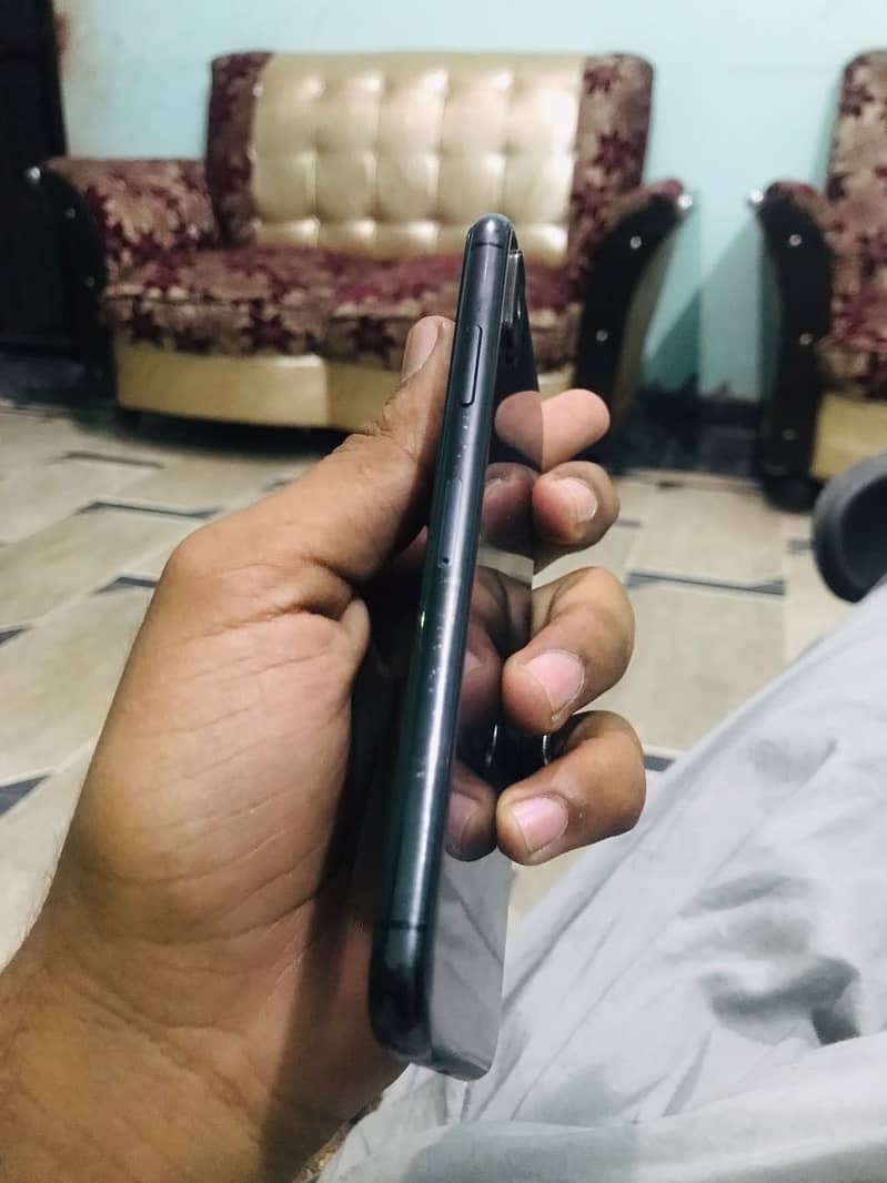 Apple iPhone X 5