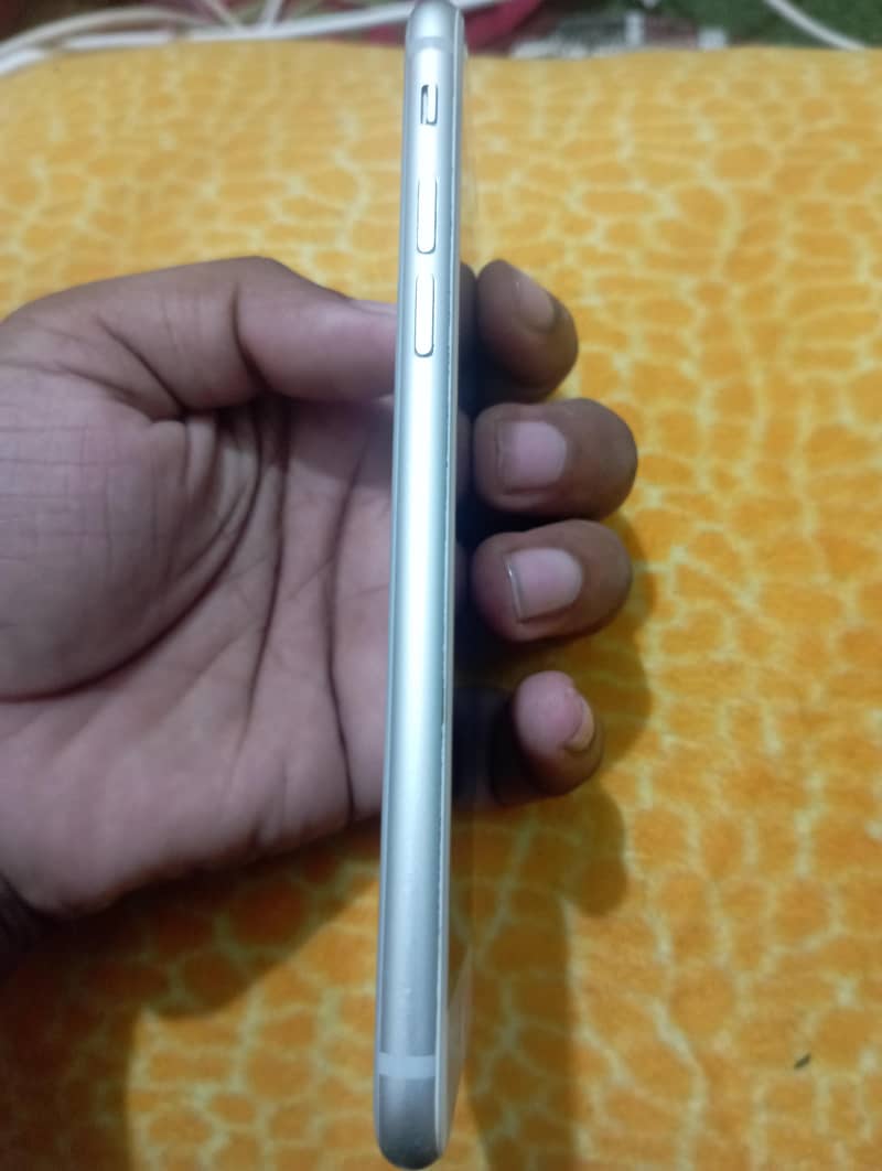 Apple iPhone 8 3