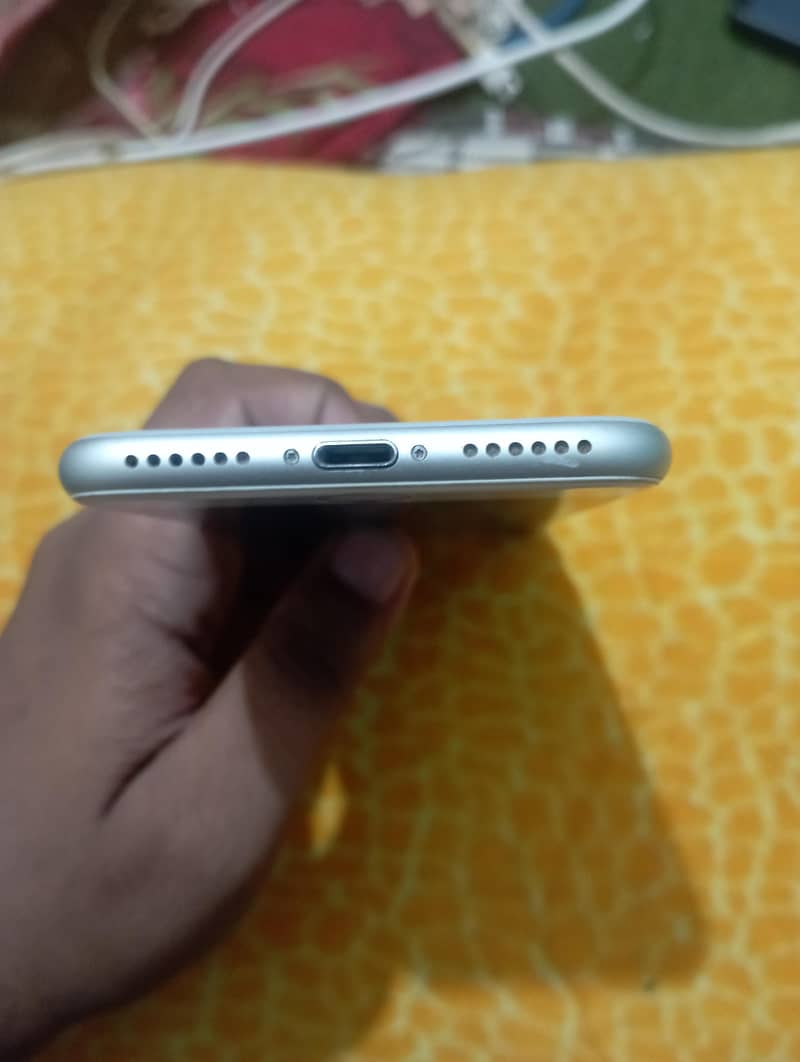 Apple iPhone 8 4
