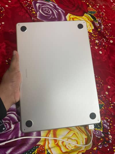 i want to sell my new mackbook