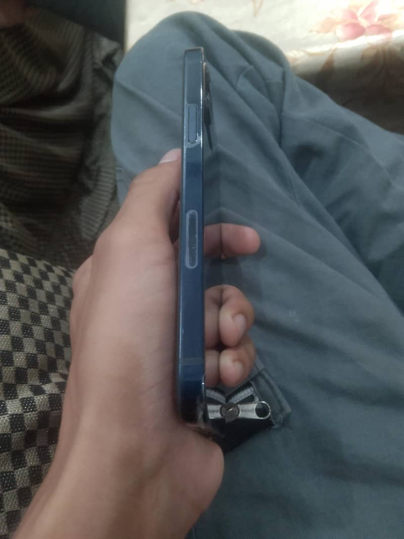 Apple iPhone 12 1