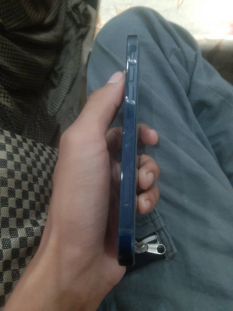 Apple iPhone 12 2