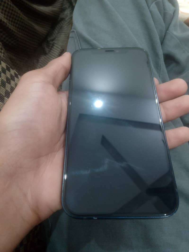 Apple iPhone 12 4