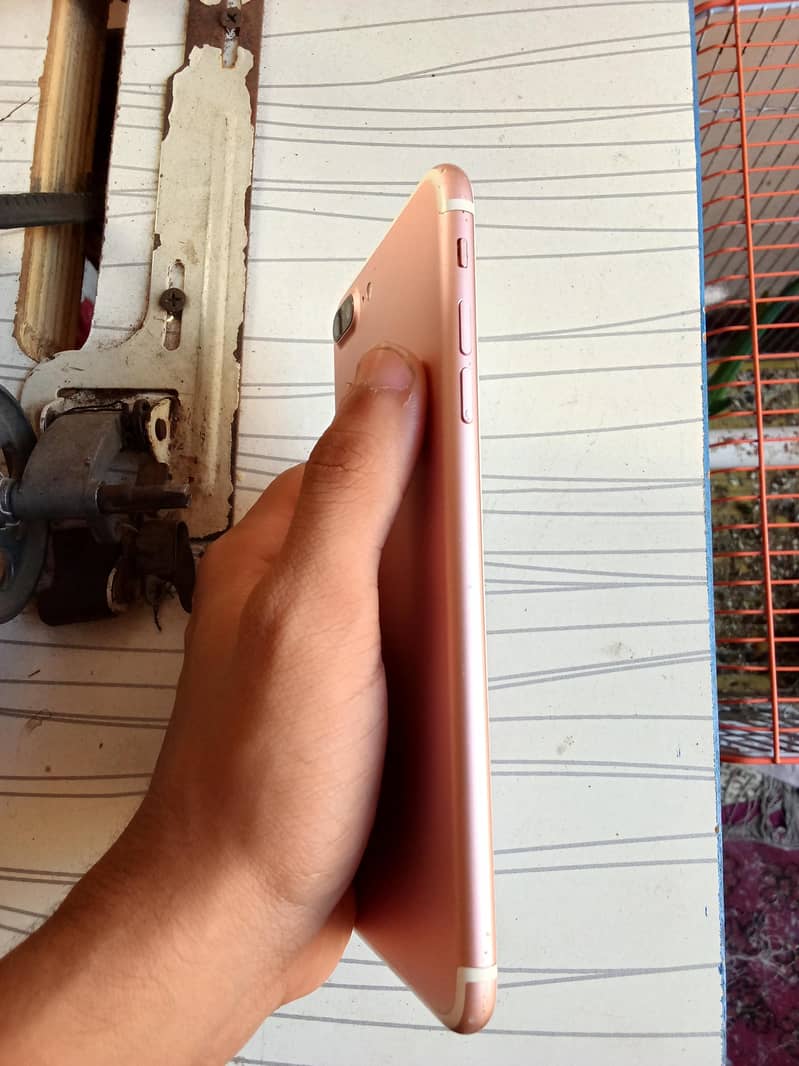 Apple iPhone 7 Plus 3