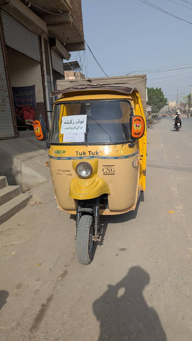 Tuktuk loader, school van 1