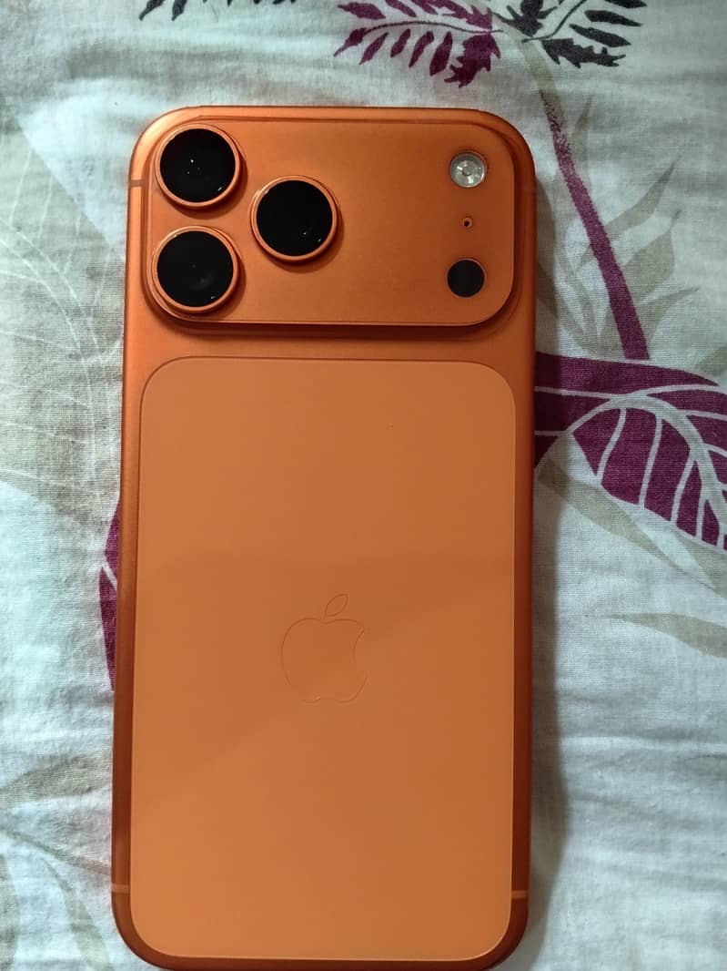 Apple iPhone 17 Pro Max 4