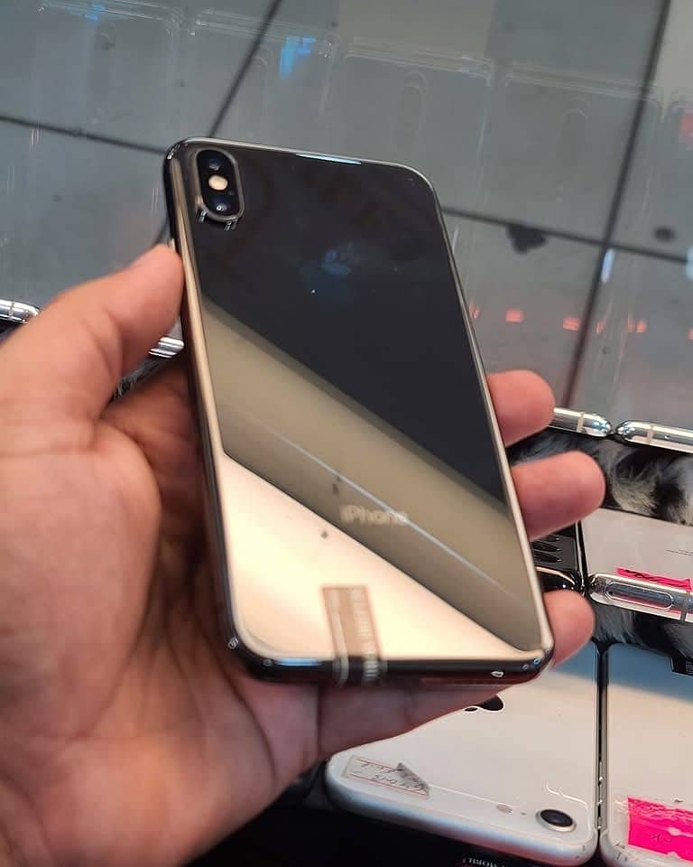 Apple iPhone XS 1