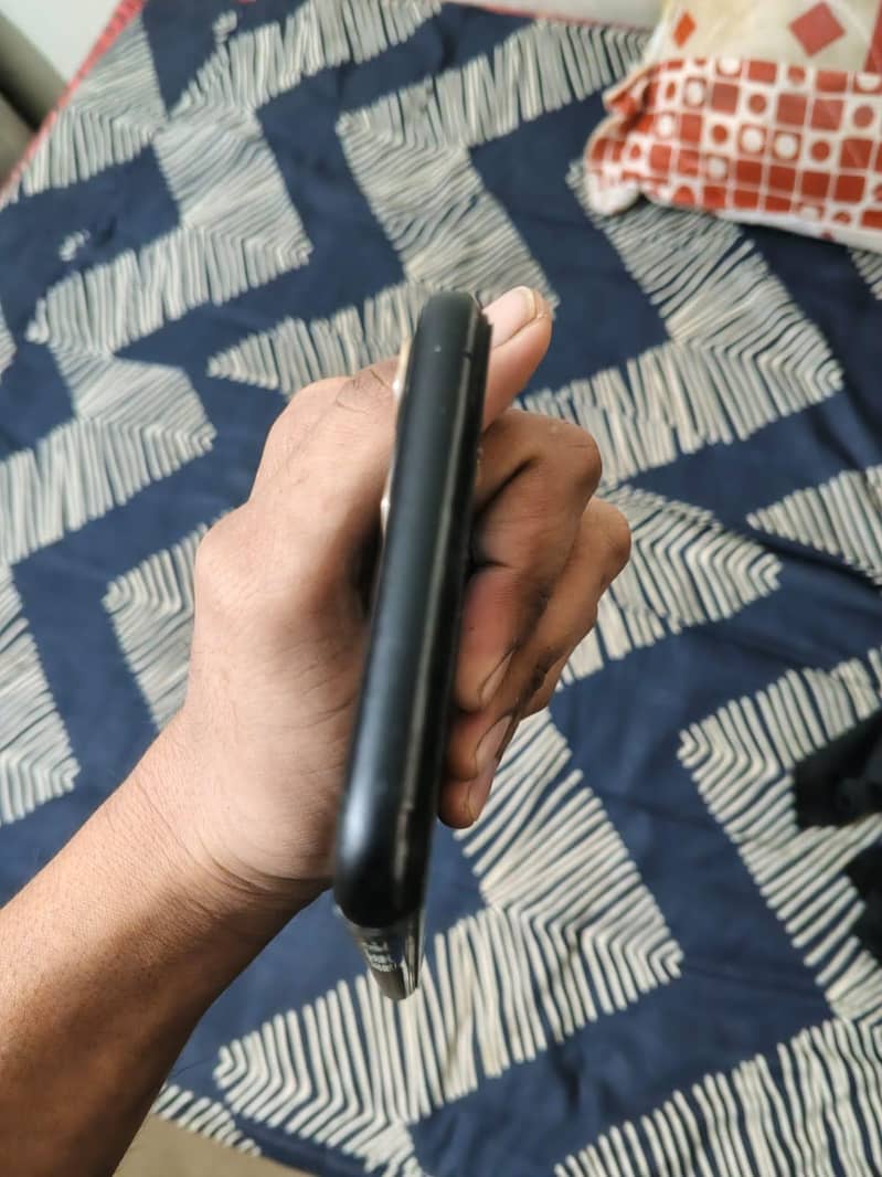 Apple iPhone 11 Pro Max 4