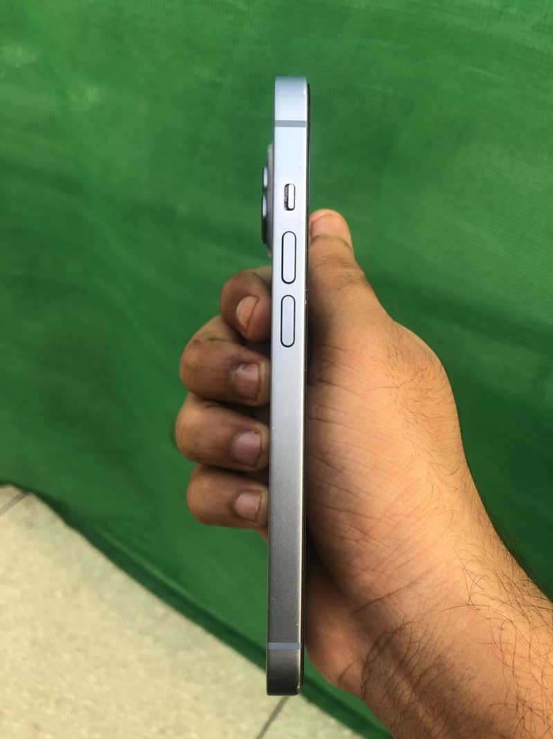 Apple iPhone 14 4