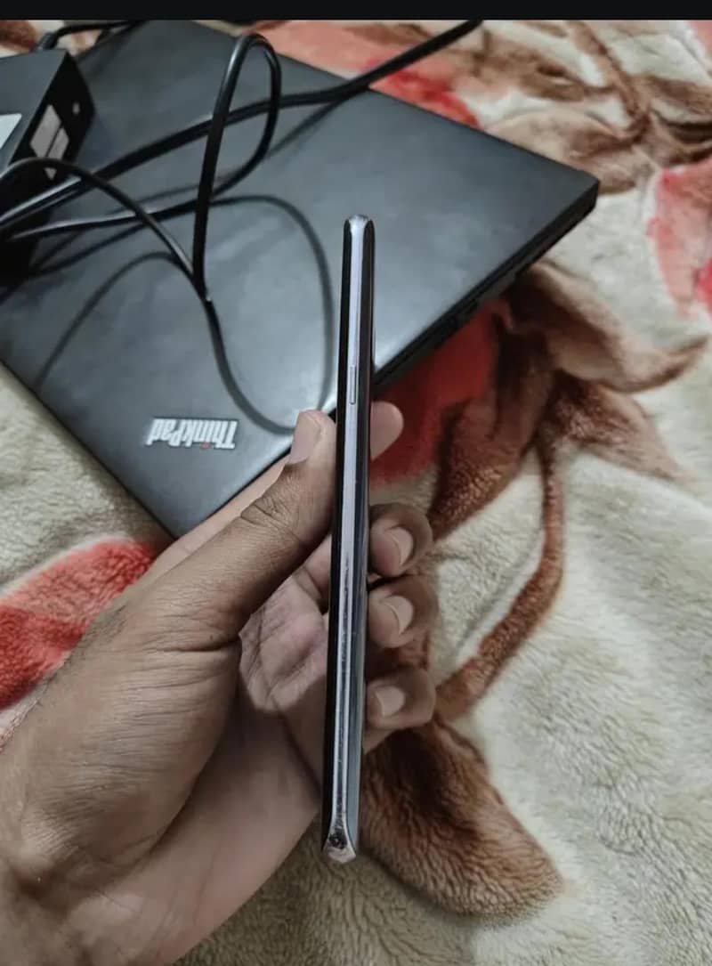 Samsung Mobile S8 Plus 4