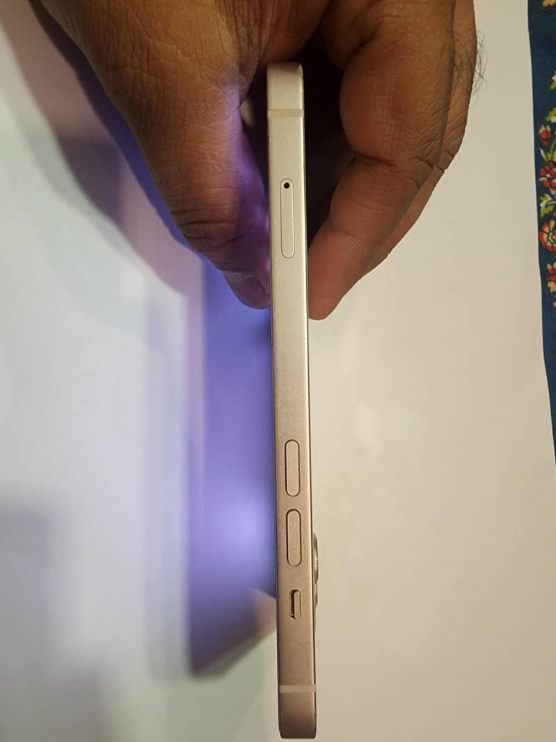 Apple iPhone 13 4