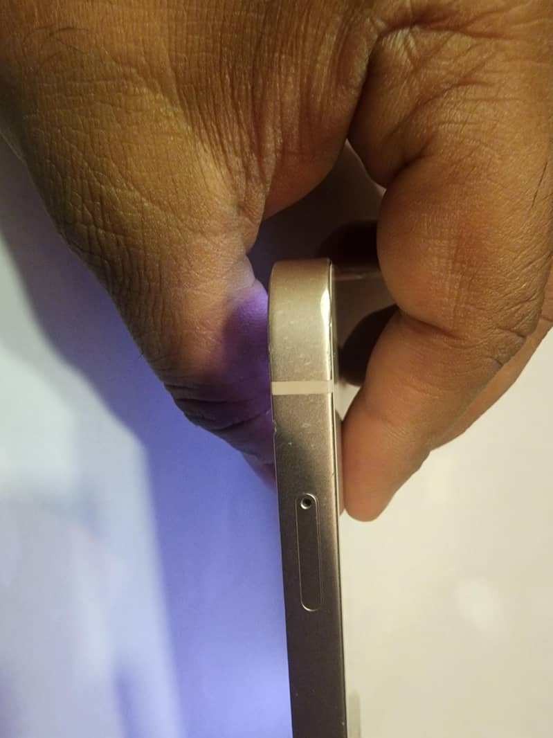 Apple iPhone 13 6