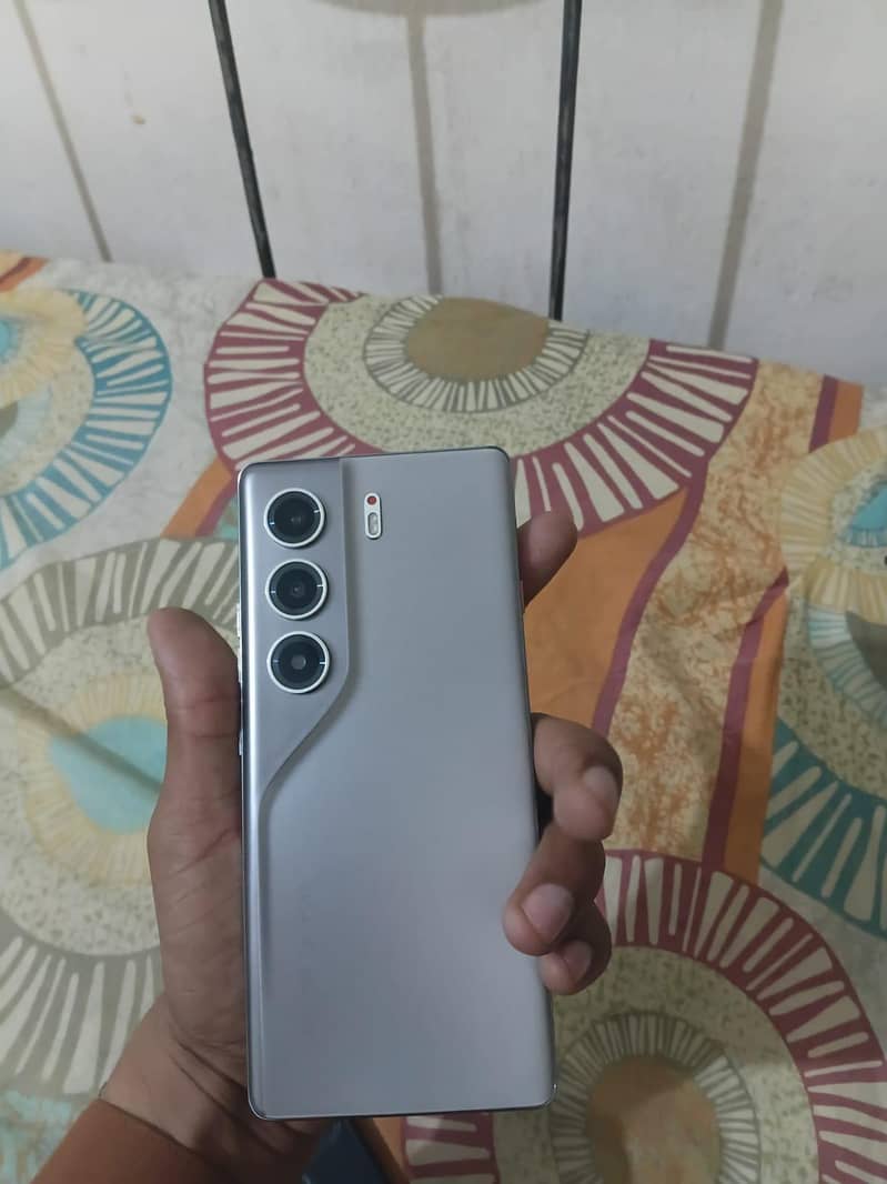 Tecno CAMON 40 Pro 0