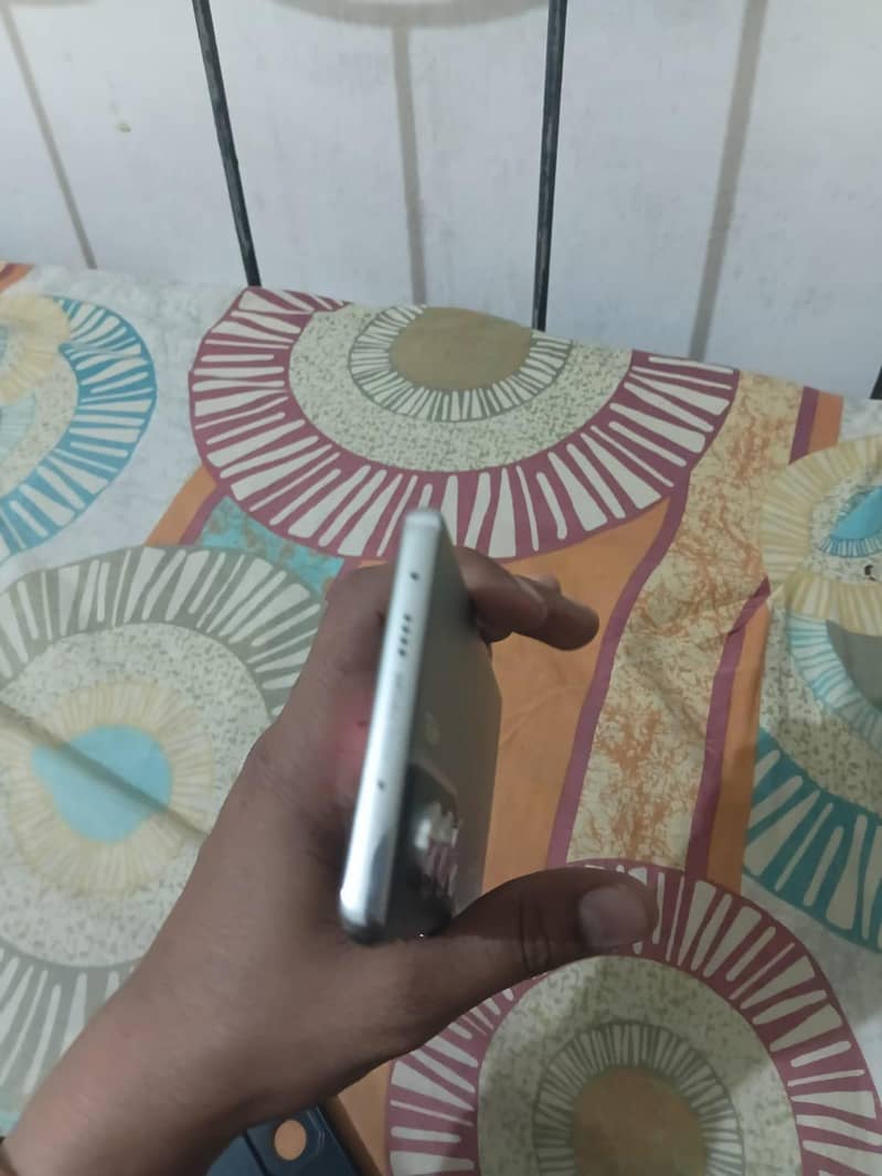 Tecno CAMON 40 Pro 4