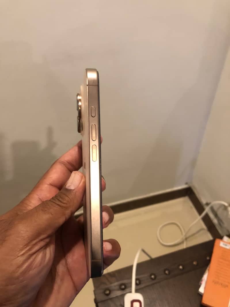 Apple iPhone 16 Pro 1