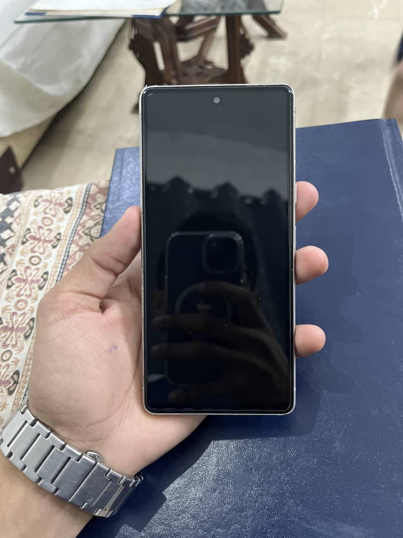 Google Pixel 7 4