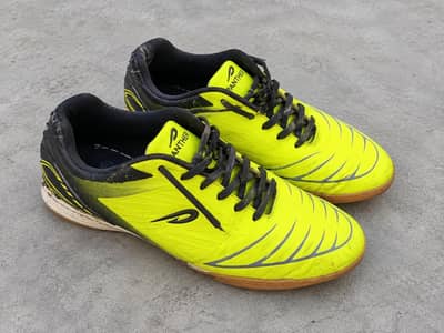 Gripper Shoes for Football