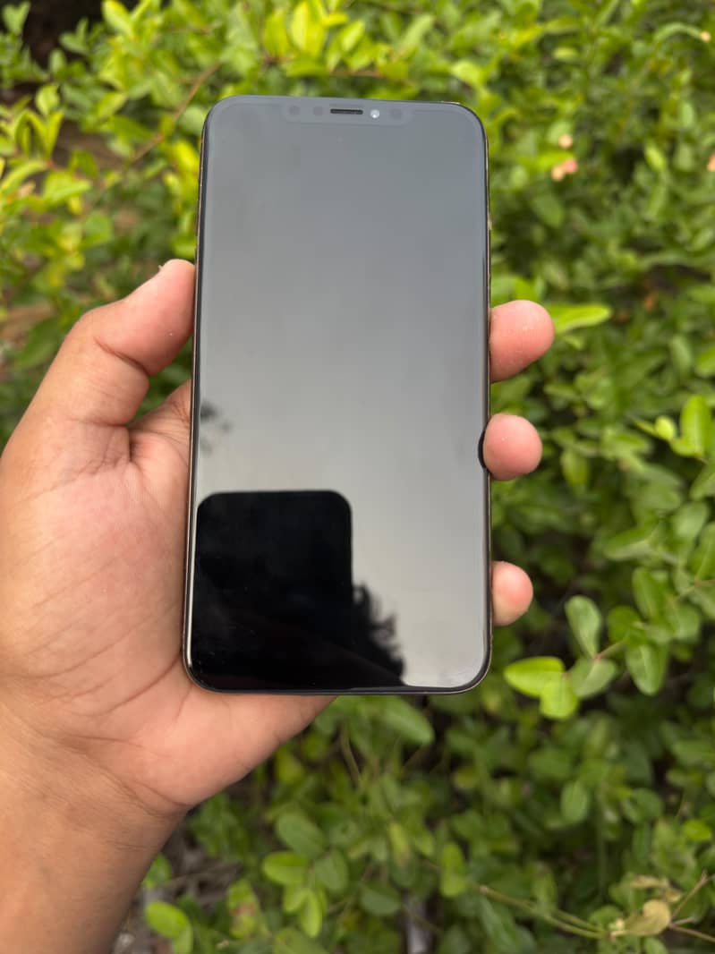 Apple iPhone XS Max 4