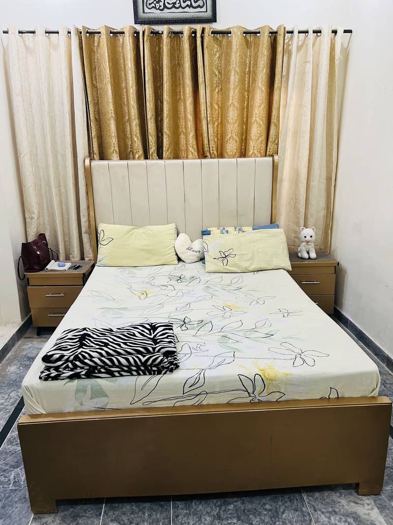 Bed with dressing table 1