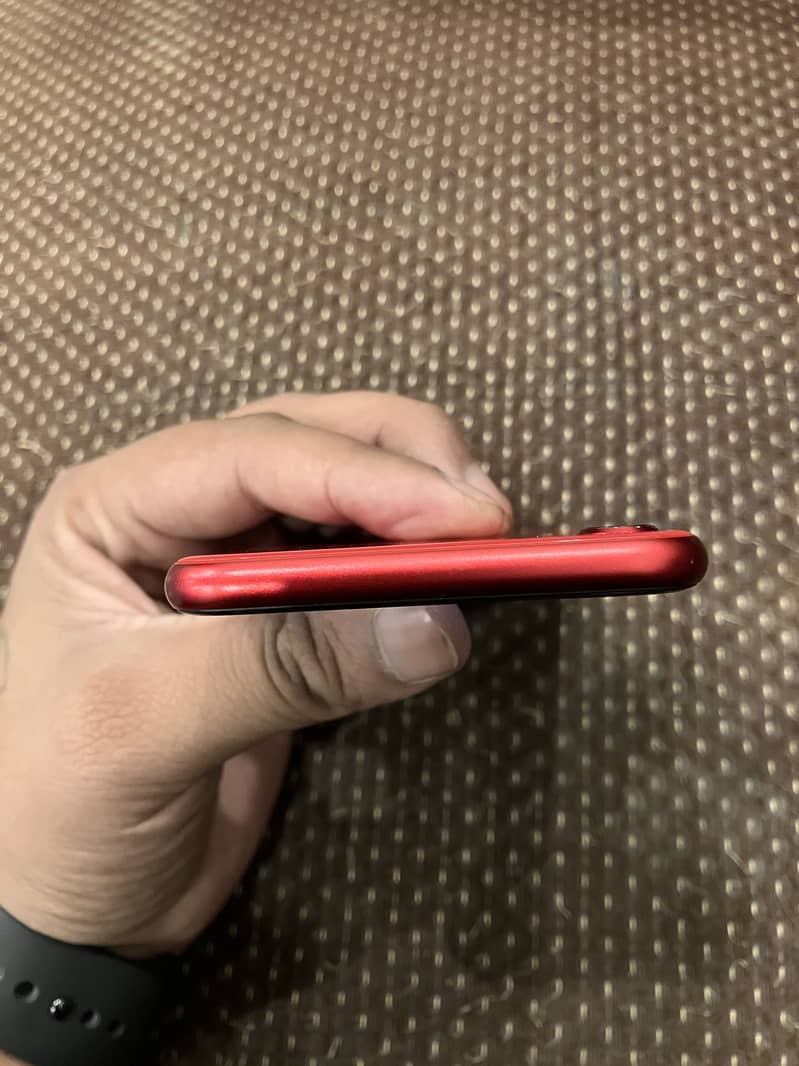 Apple iPhone SE 2nd generation 4
