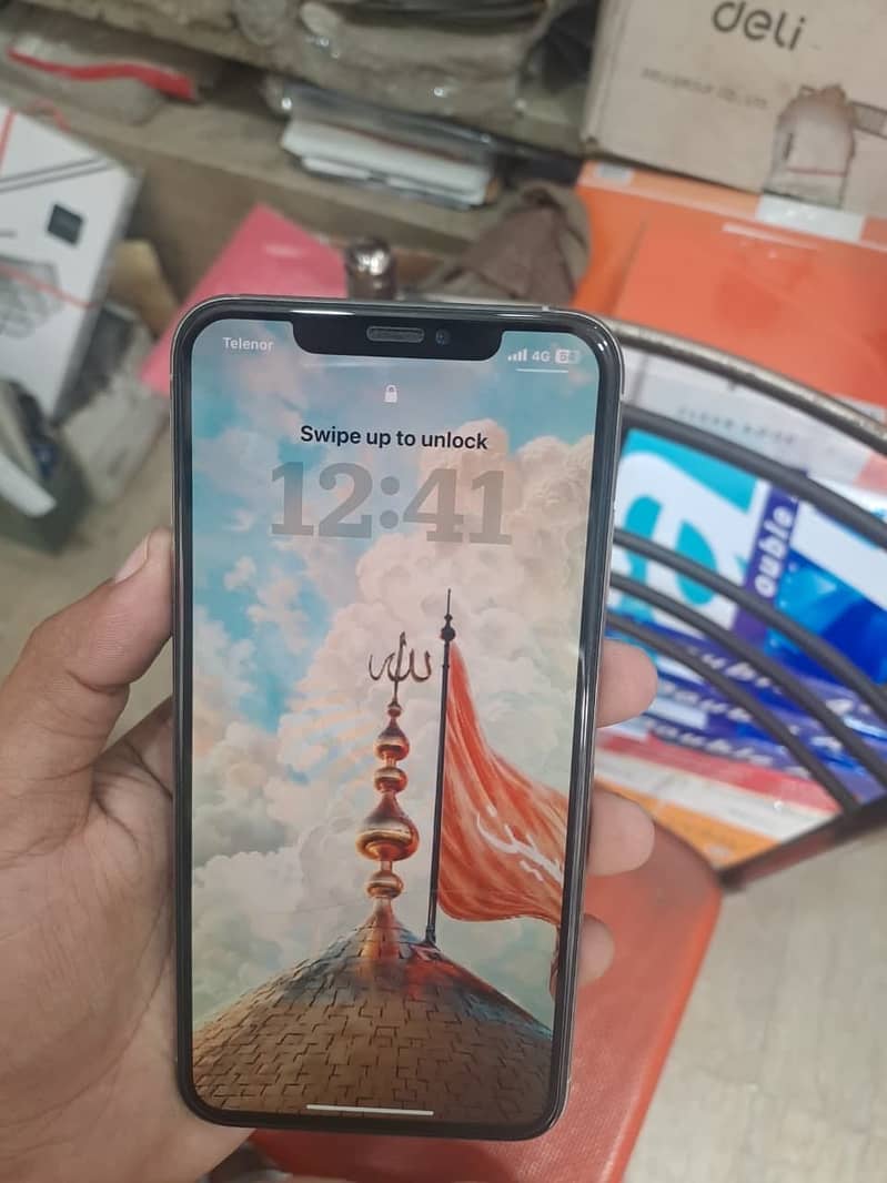 Apple iPhone XS Max 0
