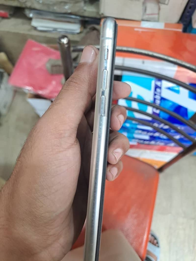 Apple iPhone XS Max 1