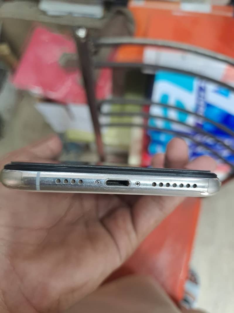 Apple iPhone XS Max 3