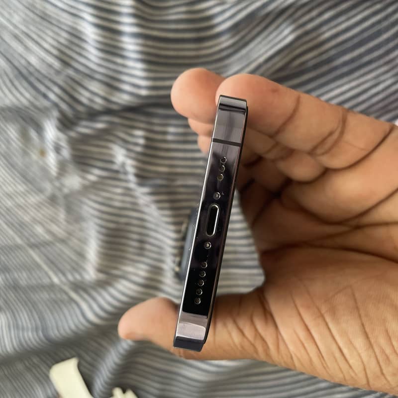 Apple iPhone 14 Pro 2
