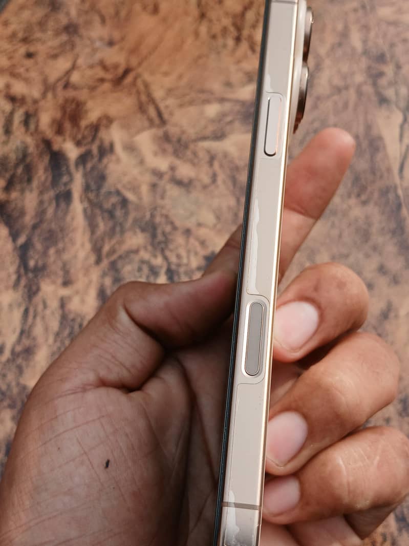 Apple iPhone 16 Pro Max jv 2