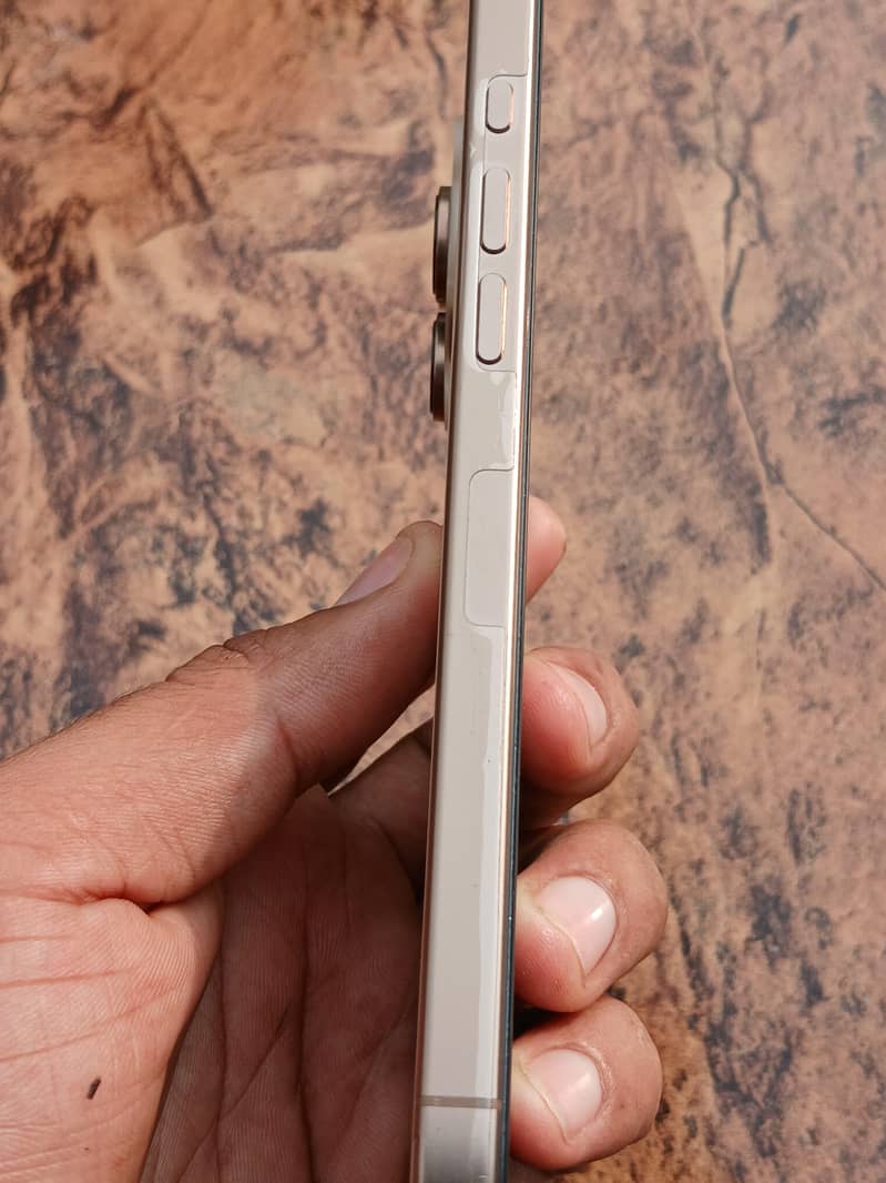 Apple iPhone 16 Pro Max jv 3