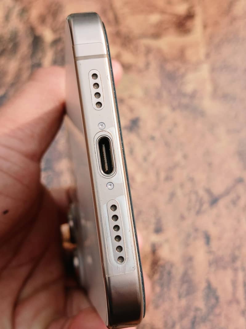 Apple iPhone 16 Pro Max jv 7