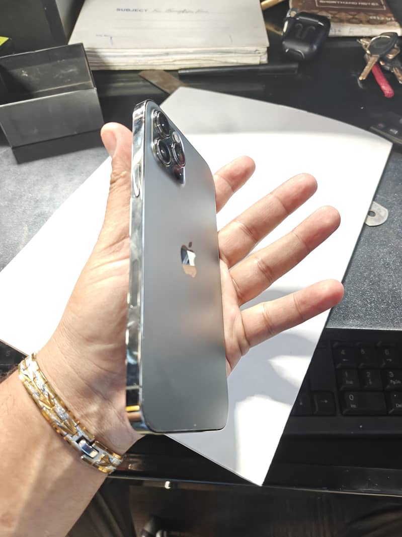 Apple iPhone 12 Pro Max 3