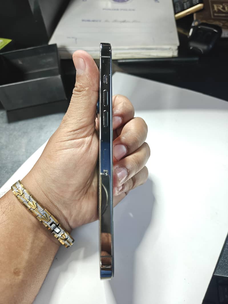 Apple iPhone 12 Pro Max 4
