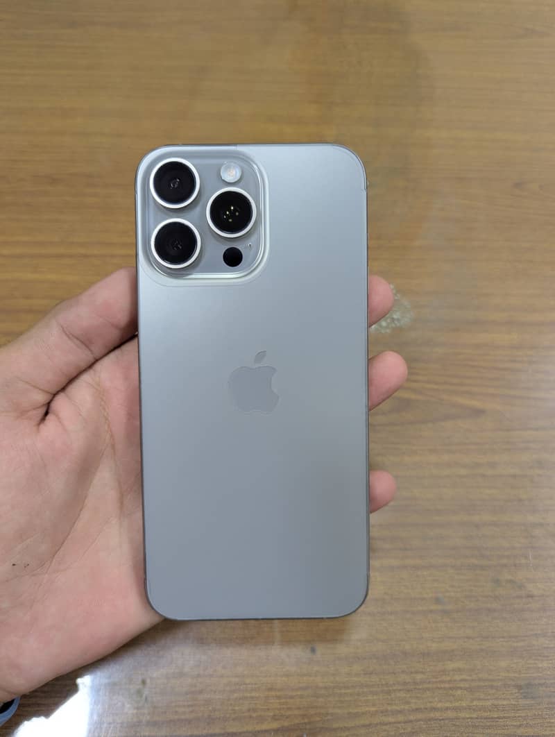Apple iPhone 15 Pro Max 2